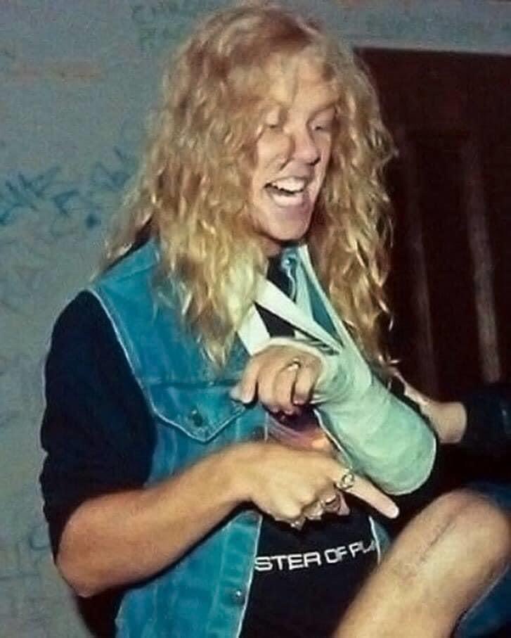 MetSince1981's tweet photo. 📆 26 de Julio 1986, durante el #DamageIncTour #JamesHetfield sufre un accidente de Skateboard rompiéndose la muñeca del brazo izquierdo, a causa de esto, @Metallica cancela 2 fechas. Retoma la gira el día 29 con James solo dedicándose a cantar y con #JohnMarshall en la guitarra. https://t.co/DftIXjaTtb