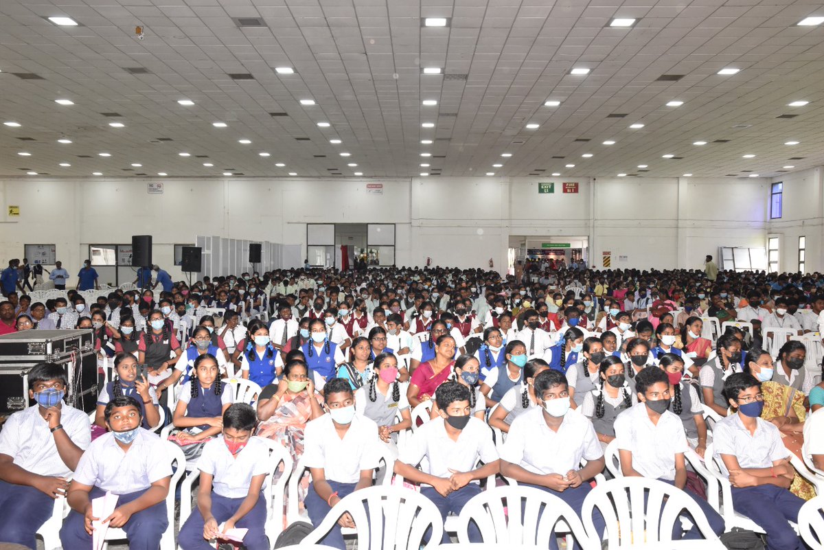 CollectorCbe's tweet photo. Big Bang_ Let's Make Science Simple ! 1200+ students attended the interactive Science Education program. Conceived by Mr.Asok of LMES Academy, sponsored by Dr.A.V.Varadarajan, AV Group in the background of Coimbatore Book Festival 2022 @CBF2022_offl
#EnjoyLearning
@tnschoolsedu https://t.co/cYW6tVpUho