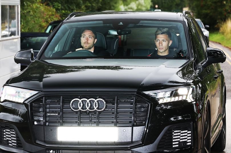 Wizzy_porche009's tweet image. I'm sorry for the doubt This @ManUtd IS the biggest club in the World. The money this Saga will make from this stuff today will be Massive. New signings in, CR7 in Ferguson in, Richard Arnold in, ETH in ❤️❤️❤️❤️. #Scaryhour