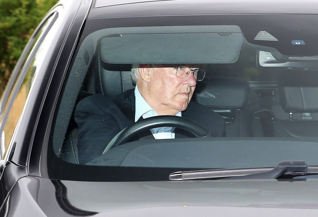 Wizzy_porche009's tweet image. I'm sorry for the doubt This @ManUtd IS the biggest club in the World. The money this Saga will make from this stuff today will be Massive. New signings in, CR7 in Ferguson in, Richard Arnold in, ETH in ❤️❤️❤️❤️. #Scaryhour