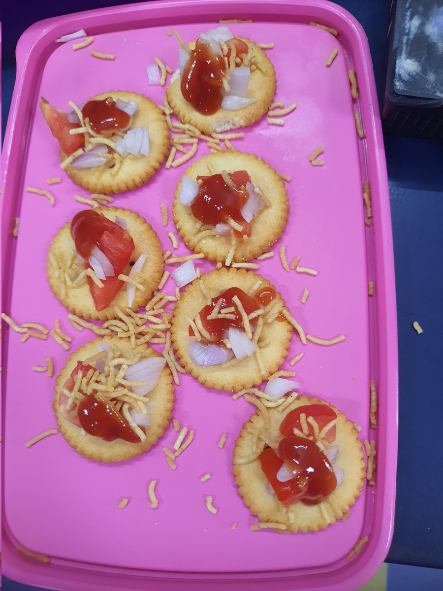 aanchal67753583's tweet photo. Cooking Activity #buddingchefs 👨🍳 👩🍳 #cookingwithoutfire Class 2nd @Morigate_No1 @karshan01 @AnupamaKasana https://t.co/XlZad7Hu10