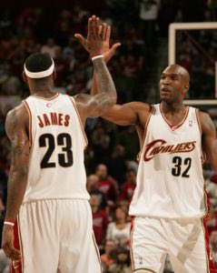Happy 47th birthday to 1995 overall pick and one-time big man Joe Smith! 