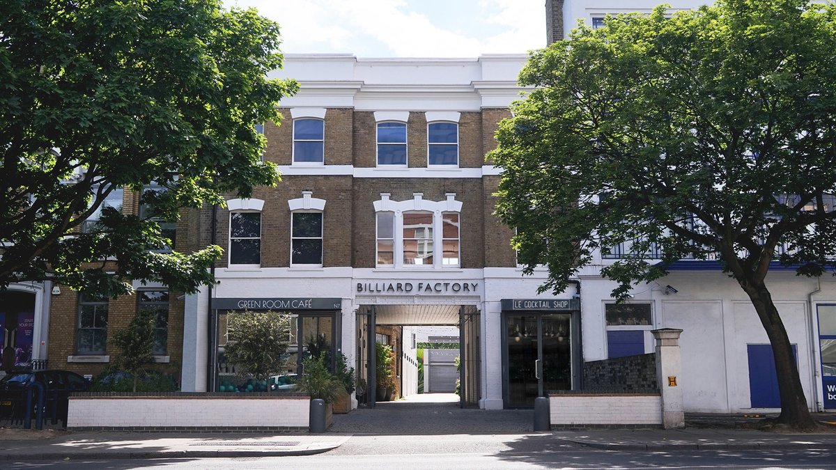 The Billiard Factory is an extensive refurbishment of a design-led commercial and retail space in North London. The project focused on sustainability, and retained heritage features throughout.
Read more here: symmetrys.com/project/hollow…
<a href="/phplusarch/">pH+ architects</a> <a href="/Parkeray/">Parkeray</a>