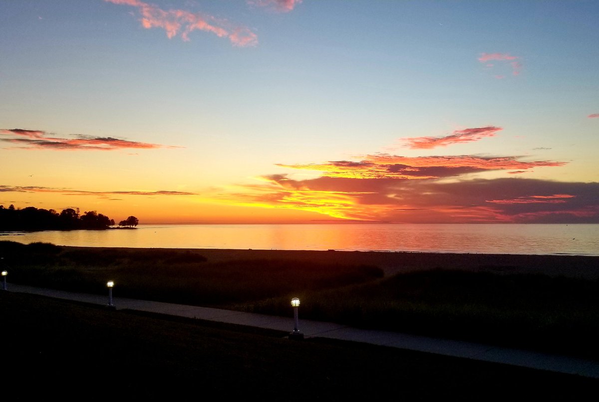 The sunrise over Lake Michigan fills my spirit with peace, gratitude and awe. #sheboygan #Wisconsin
