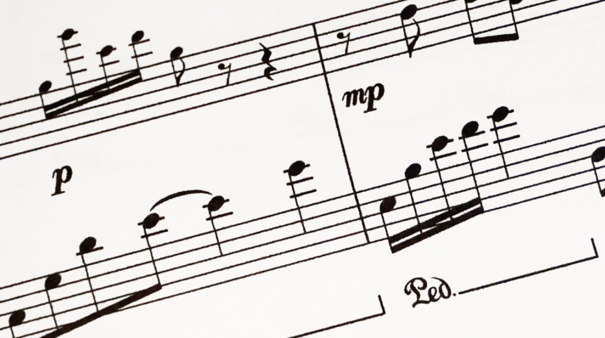 If you think only advanced pianists need to learn music theory—think again! Understanding the theory behind the music you play benefits players of all levels, beginners included. 

Head to our blog to discover the many reasons. go.flowkey.com/piano  

#flowkey #learn #theory