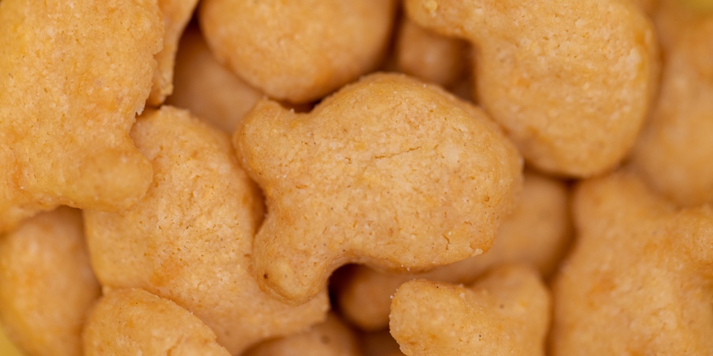 Start #BacktoSchool season with a shareable snack - Baked Cheddar Goldfish Crackers! 😋
For the perfect #afterschool snack, make these crunchy, cheesy crackers with our #allergyfriendly All Purpose Flour. 
Find the printer-friendly recipe ➡️ bit.ly/3z988pO