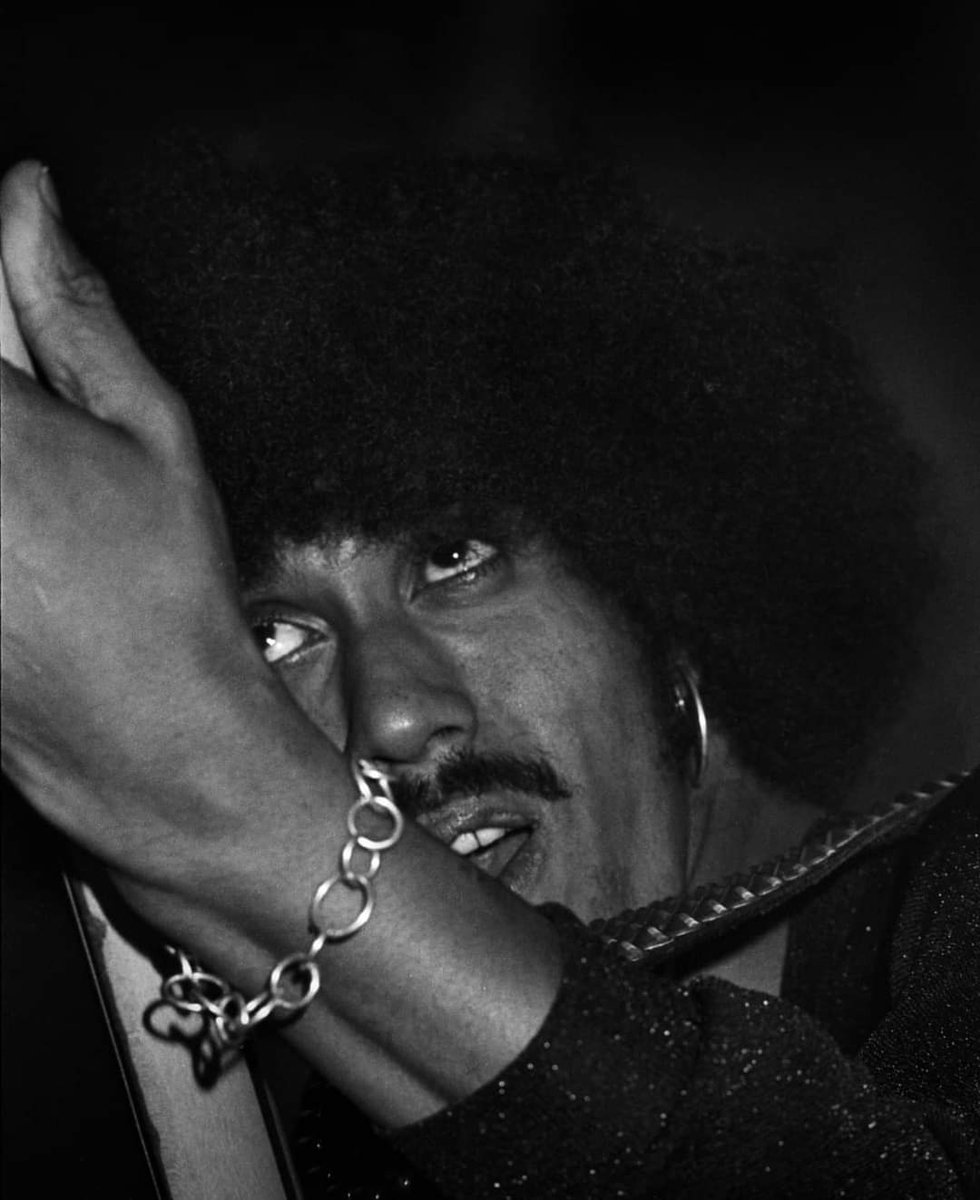 Loving this up-close shot of Philo from a gig in Belfast, 1978. Taken on Kodak Tri-X film. Image © Victor Sloan
Check out  instagram.com/victorsloanart… for more cool shots
#phillynott #thinlizzy #rockstar #bassist #badassbassist