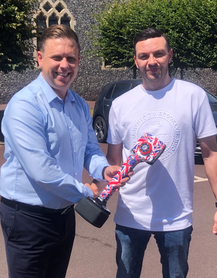 At Roberts, we go above and beyond for our winners. We were personally honoured to meet Glenn at <a href="/FlooringHarding/">🄶🄷🄵🄻🄾🄾🅁🅂</a> and deliver our Jubilee Knee Kicker. 

Congratulations again! We look forward to seeing it in action! 

#Robertsfit #flooring #Kneekicker #Jubileewinner