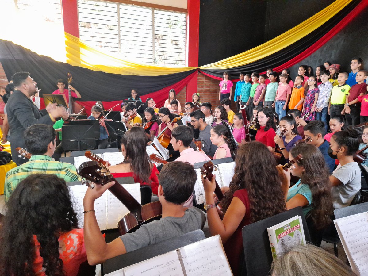 elsistema_rubio's tweet photo. Expo Sistema 2022💚💛💜💙❤

Concierto de Clausura 🎼🎶💛💜💙 

Programa Académico Coral
Programa Orquestal 

Felicidades a nuestros niños y Jóvenes 

#NúcleoRubio #SistemaNacionalDeOrquestas 
#ProgramaAcademicoCoral
#ProgramaOrquestal
#ExpoSistema2022 
@elsistema @SistemaTachira https://t.co/heCmED876E