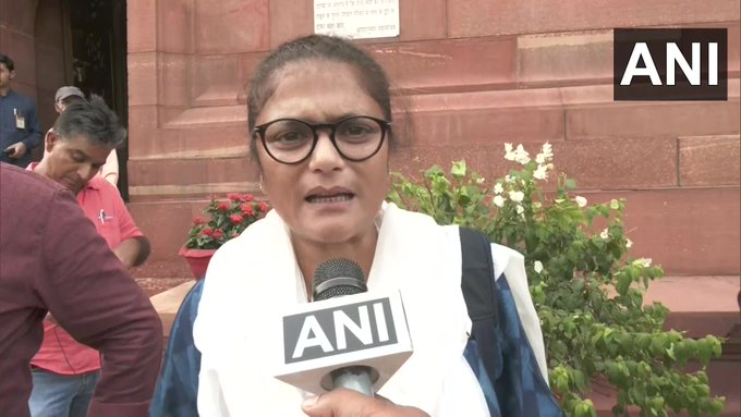 timesofindia's tweet photo. It is clear that the #Modi govt does not have an answer to inflation. If #FinanceMinister is not well, #PMModi can answer our questions. This is unfair to suspend 19 MPs for raising questions in parliament. We will protest inside and outside the parliament: #TMC #MPSushmitaDev https://t.co/Q9n1U5VPIQ
