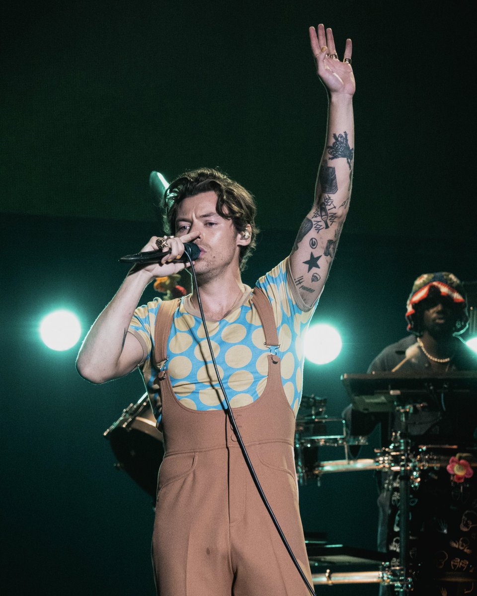janewallin's tweet photo. Harry Styles | Bologna, IT | July 25, 2022 

@Harry_Styles @HSHQ #HarryStyles   #HSLOTBologna #LoveOnTour #HSLOT #LoveOnTourBologna https://t.co/pEjjlK1de0