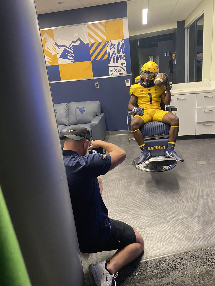 TerranceW01's tweet photo. Had an amazing visit yesterday at West Virginia University, built relationships with a lot of coaches looking forward to going back to morgantown. #almostheaven @DrewCasa_ @Tony_TDUB @NealBrown_WVU @BrushAthletics @BHSArcsFootball @WVUfootball https://t.co/aqOl9zNoLS