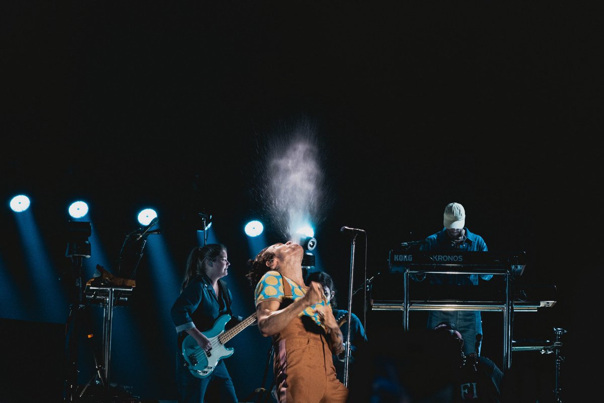 janewallin's tweet photo. Harry Styles | Bologna, IT | July 25, 2022 

@Harry_Styles @HSHQ #HarryStyles   #HSLOTBologna #LoveOnTour #HSLOT #LoveOnTourBologna https://t.co/zJiy9VtGUS
