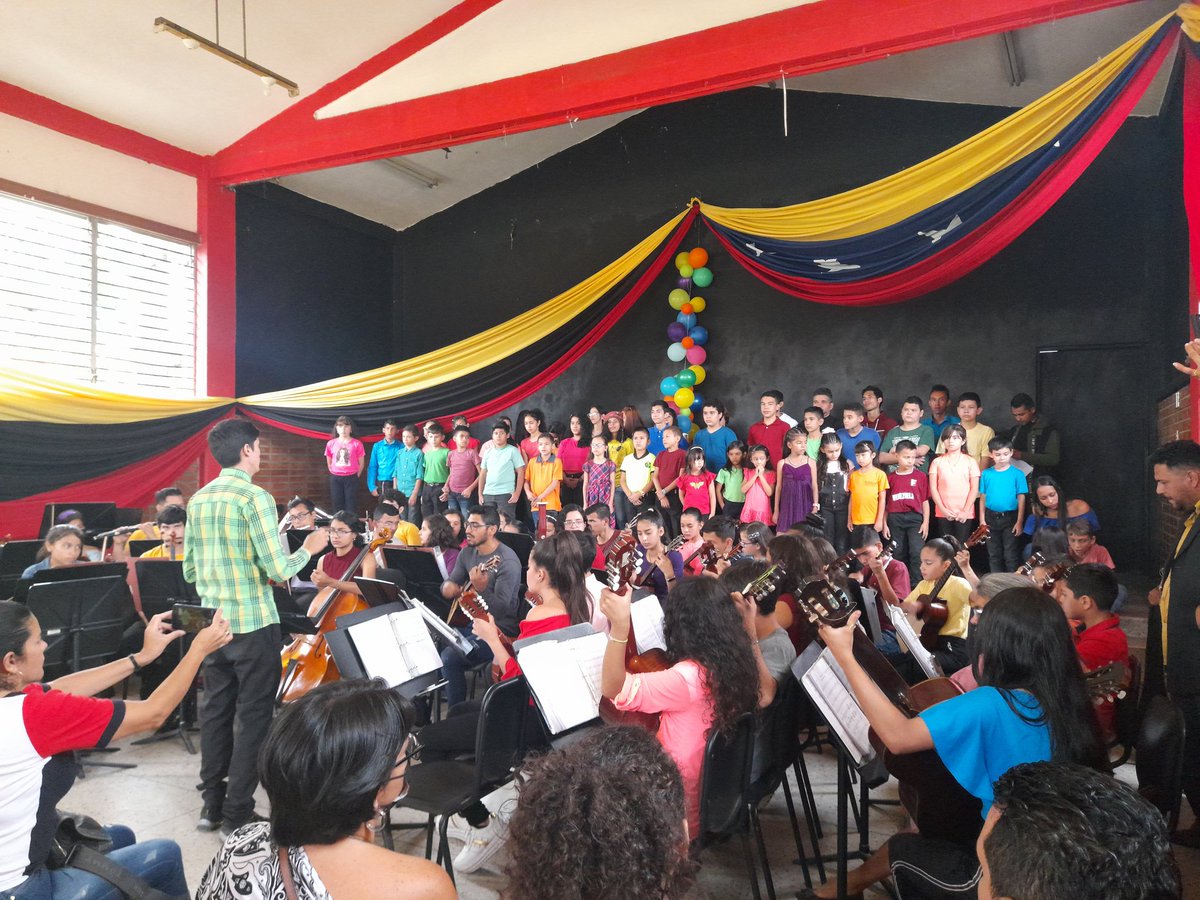 elsistema_rubio's tweet photo. Expo Sistema 2022💚💛💜💙❤

Concierto de Clausura 🎼🎶💛💜💙 

Programa Académico Coral
Programa Orquestal 

Felicidades a nuestros niños y Jóvenes 

#NúcleoRubio #SistemaNacionalDeOrquestas 
#ProgramaAcademicoCoral
#ProgramaOrquestal
#ExpoSistema2022 
@elsistema @SistemaTachira https://t.co/pRi78abAYR