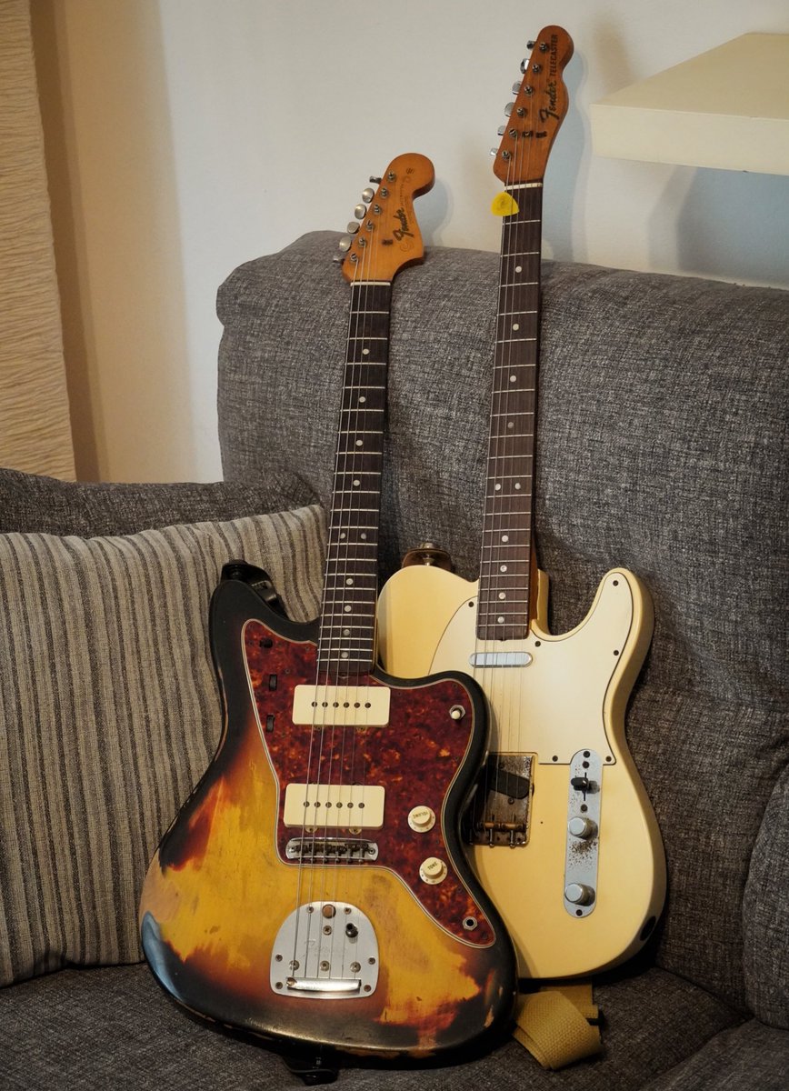 turPHONOS's tweet image. Quina toca cordar per avui?

1965 Jazzmaster
1967 Telecaster