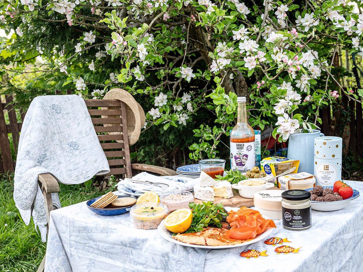 Rockbourne_Fair's tweet photo. Sending you lovely summer vibes from @Chalk_Stream .. 🌞
Can’t wait to sample the delicious goodies they will be bringing to our Fair this autumn!😋
#chalkstreamtrout #rockbournefair #shoptherock #foodies #christmasmarket #shopping @StarsAppeal #salisbury #wiltshire https://t.co/b81SWuY87r