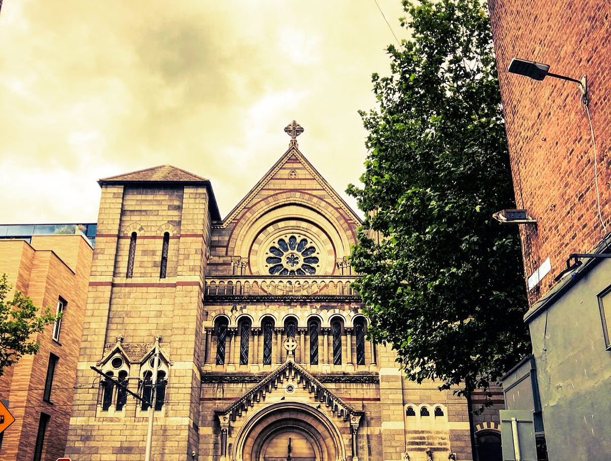 TheGhoulGuides's tweet photo. It’s our first full day in Dublin! @kathleenh42 has shown us the wonders of St. Stephens Square and Grafton Street, complete with tea and scones at @BewleysIreland to fuel us for our panel this afternoon #GothsOnTour #GothAssemble #IGADublin2022 #DublinIGA22 https://t.co/Y8t5Gav9O1