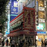 アルタ横の百果園が閉店!ドリアンの匂いも、串刺しパインも懐かしいものに…。