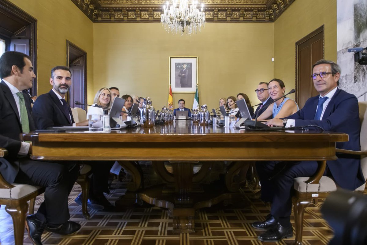 Ilusionado ante esta nueva etapa en el Gobierno de la <a href="/AndaluciaJunta/">Junta de Andalucía</a>. Gracias, presidente <a href="/JuanMa_Moreno/">Juanma Moreno</a>, por confiar en mí esta enorme responsabilidad desde la que seguiré trabajando por mi tierra. 

Un honor formar parte de este gran equipo.