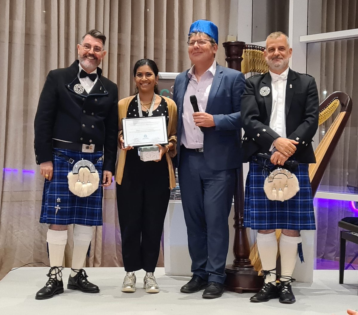 Looking back on an excellent IC3EM2022 conference in Caparica, where <a href="/adilaisl/">Adila Islam</a> from <a href="/CDT_ACM/">CDT_ACM</a> <a href="/impchemistry/">Imperial Chemistry</a> won a best poster prize! Well done! Photo shows her receiving it with Profs. Lodeiro, van der Boom and Capelo (L to R) in Galician traditional clothing!