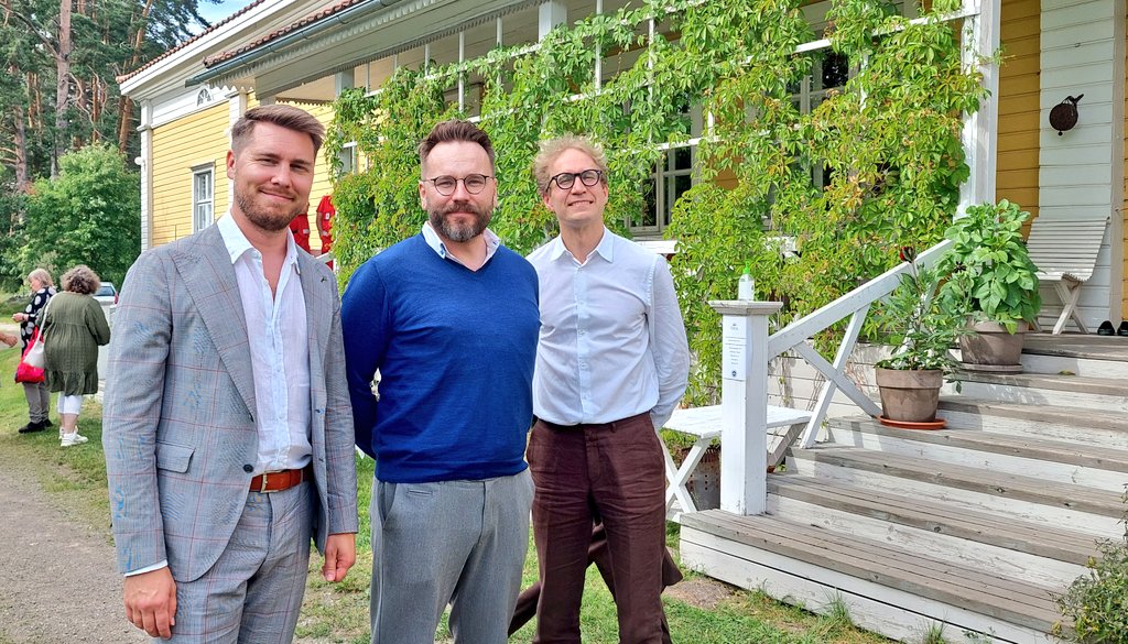 Pohjois-Savon 'uusin' musiikkifestivaali on Joroisten Musiikkipäivät #joroinenmusicfestival. Festivaalin taiteellinen johtaja <a href="/JussiMerikanto/">Jussi Merikanto</a> (kesk.) oli yleisössä @PelkonenAarne ja <a href="/JuhoAlakarppa/">Juho Alakärppä</a> Last Songs -kartanokonsertissa Putkisalossa. #rantasalmi joroinenmusicfestival.fi