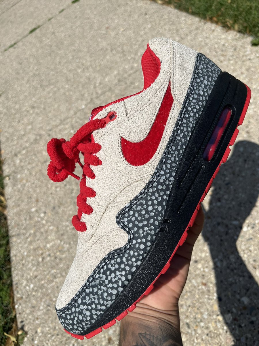 Zmike93's tweet photo. @snkr_twitr My pair finally came in. Made a pair inspired by our food truck that just opened up back in January and I love the way they came out🔥🔥 https://t.co/7VdBxuFS2C