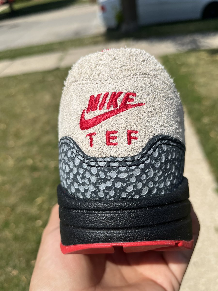 Zmike93's tweet photo. @snkr_twitr My pair finally came in. Made a pair inspired by our food truck that just opened up back in January and I love the way they came out🔥🔥 https://t.co/7VdBxuFS2C