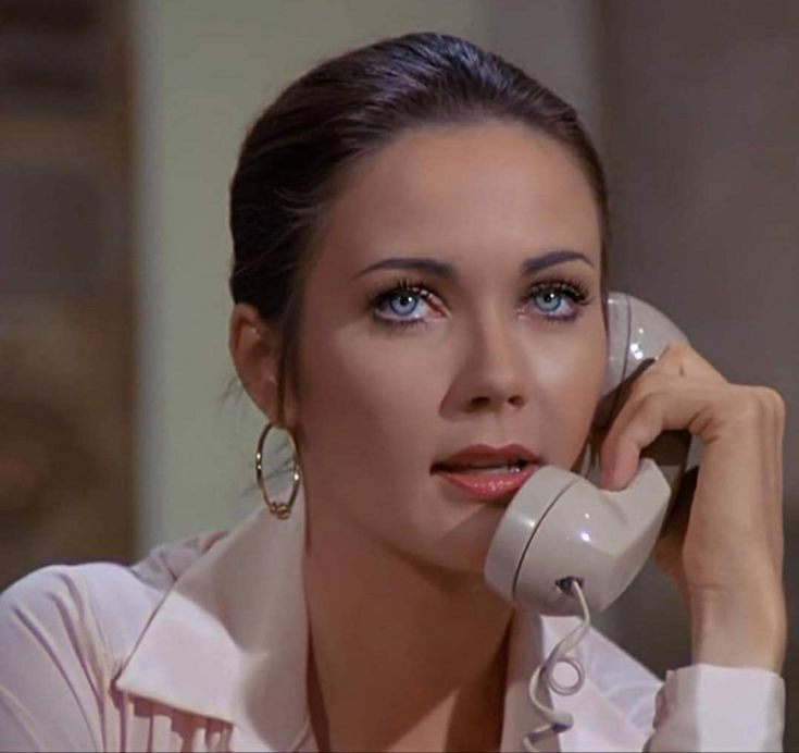 RealLyndaCarter's tweet photo. “No, Clark. I’m not going to pick you up in the invisible jet. You’ve got two legs and a cape.” https://t.co/fx5fmNTy3J