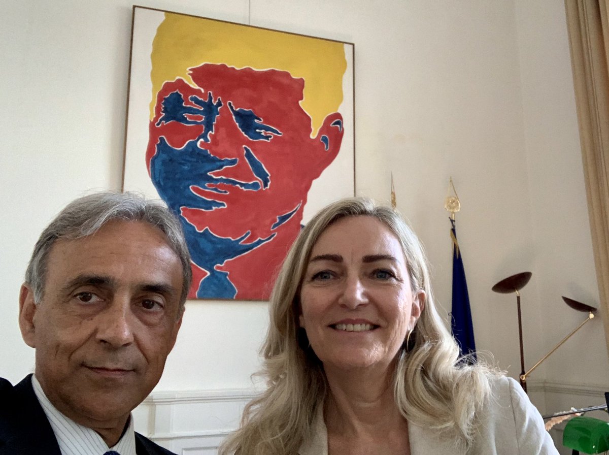 EttoreSequi's tweet photo. Con la nostra straordinaria Ambasciatrice a @ItalyinUS @MAZappia davanti a un ritratto di #JFK del grande artista 🇮🇹 #SergioLombardo, padre dell’arte #stocastica @ItalyMFA https://t.co/ObVmubZ52d