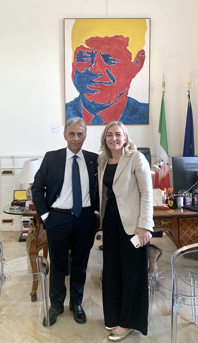 EttoreSequi's tweet photo. Con la nostra straordinaria Ambasciatrice a @ItalyinUS @MAZappia davanti a un ritratto di #JFK del grande artista 🇮🇹 #SergioLombardo, padre dell’arte #stocastica @ItalyMFA https://t.co/ObVmubZ52d
