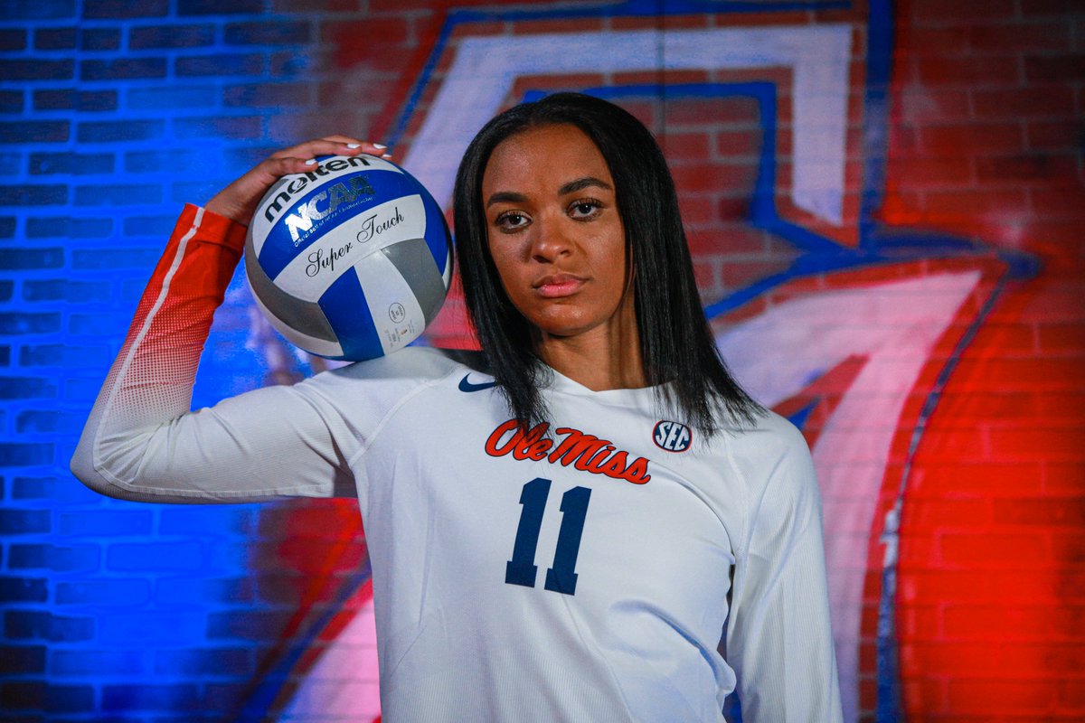 NCAAVolleyball's tweet photo. 💙❤️ Here come the Rebels ❤️💙

#NCAAWVB x 📸 @OleMissVB https://t.co/LEjBORsIut