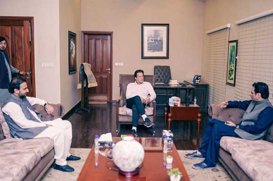 DunyaNews's tweet photo. عدالتی فیصلے کے بعد عمران خان سے مونس الٰہی اور حسین الٰہی کی ملاقات #imrankhan #Pakistan #politics #monaselahi #pmlq https://t.co/E2ux4u6jC1 https://t.co/ylE8Zjmtfj