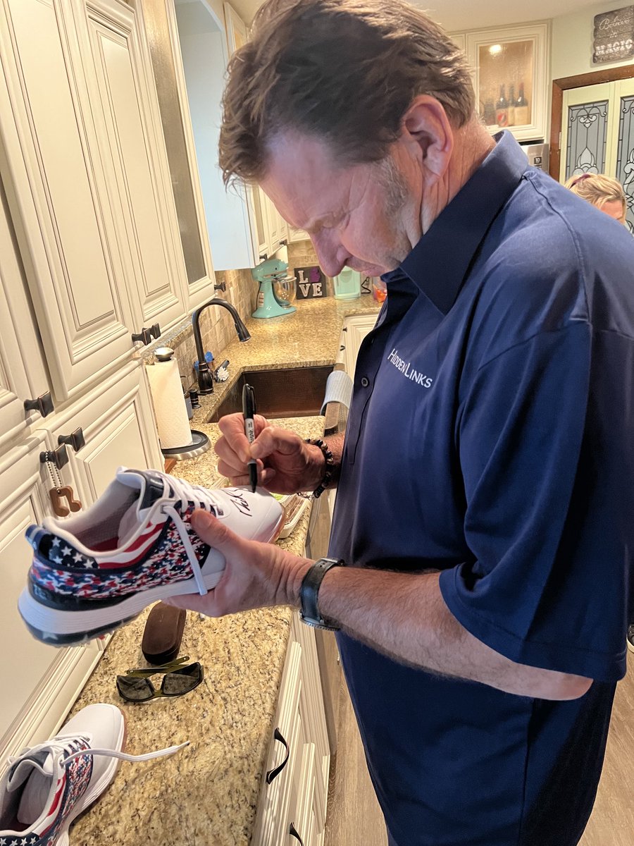 golfcourses101's tweet image. Who wants a pair of signed ⁦@NickFaldo006⁩ SQAIRZ golf shoes? Will pick a winner on Thursday evening…all u need to do is like and retweet for a chance to win.  #nickfaldo