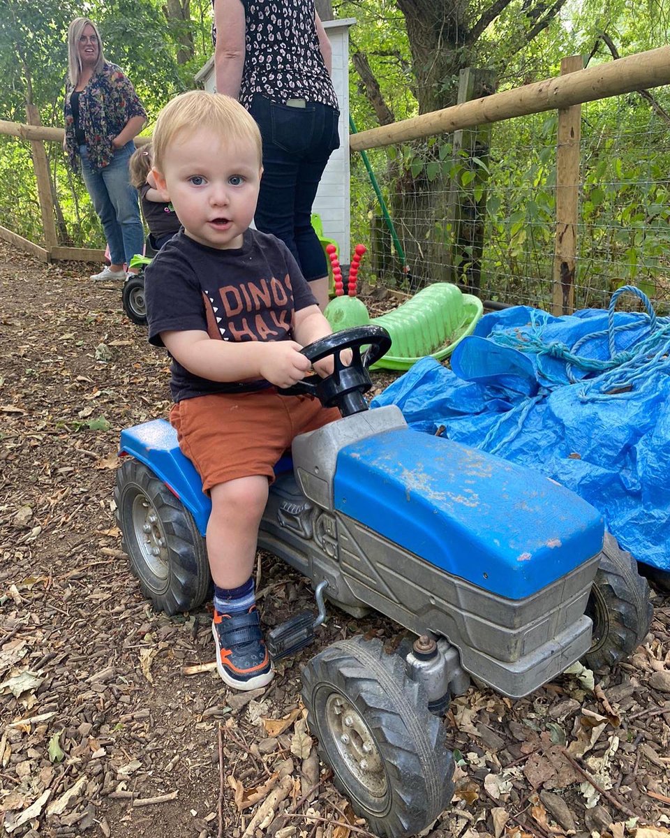 OutdoorRutland's tweet photo. Today our #rutlandducklings family group fed the animals, had a scavenger hunt and then investigated things that sink and float. We made leaf π boats to float on the water
#roec #wing #stamford #uppingham #oakham #forestschool #corby #peterborough #leicestershire #rutland https://t.co/UAMe5xhihL