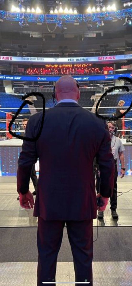 MJFsDiamondRing's tweet photo. In @TripleH’s photo you can see @mikethemiz and @LoganPaul https://t.co/Zv8itUonRj