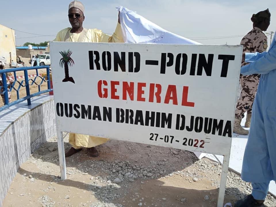 Moro_235's tweet photo. Selon un historien du groupe Whattup clanique, le grand père du gouverneur #Djouma était parmi les fondateurs du royaume du #Kanem ,donc normal que l’héritier inaugure un rond point à son nom à #Mao ,prochaine étape : nommer un membre du clan au pouvoir comme Alifa. #Tchad #Adjib https://t.co/cn9bfV2AGQ