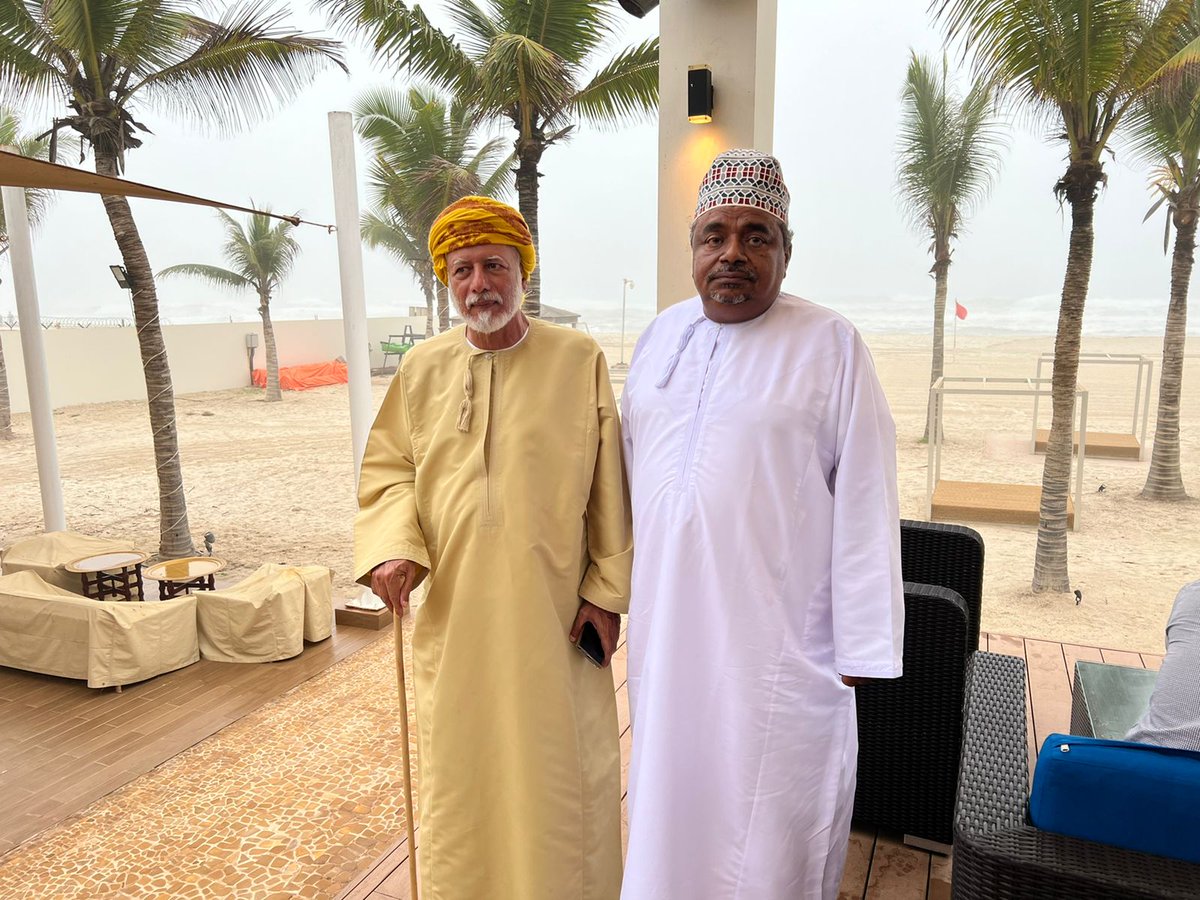 لقاء ودي مميز جمعني اليوم بصلالة مع قامة الدبلوماسية يوسف بن علوي ...