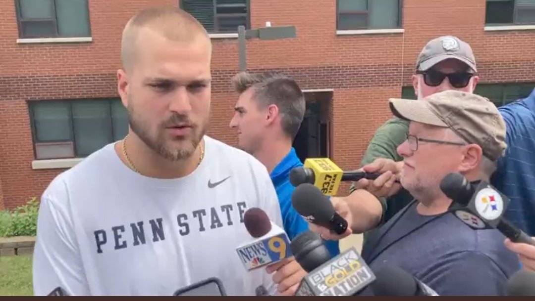SteelersTres60's tweet photo. #Steelers A diferencia de las fachas de Kenny, mi pollo Pat Freiermuth muy elegante con su t-shirt de #PennStateFB #WeAre
Unlike slopy Kenny, @pat_fry5 looking very classy with that beautiful #PennStateFB t-shirt #WeAre
#HereWeGo https://t.co/nV5t8Atgty