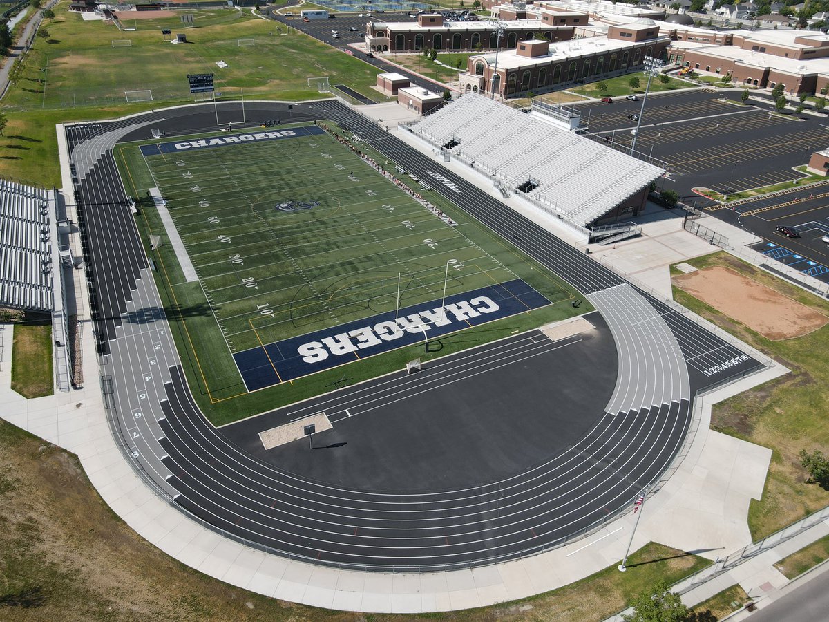 jdeaster11's tweet image. @tarkett Sports Tuesday!Look @ the smokin fast  @BeynonSports Track 4 @canyonsdistrict &amp;amp; @CCHSSportsLIVE
🔥🔥🔥🔥Thank you for your trust @canyonsdistrict 👊👊#leaveitallonthetrack #goforgold 🏅🏅#makingfastlookgood