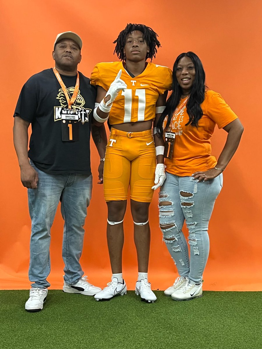 Drakestubbs1's tweet photo. After a great visit,  I am Blessed and Honored to have been offered by the University of Tennessee🍊🍊#GoVols #RockyTop @CoachTimBanks
@Coach_Nez_ @ChadCreamer21 @harrison2121 @acdiff_ @OHSKnightsFB @fbscout_florida @RyanCallahan247 @RWrightRivals @DemetricDWarren @ChadSimmons_ https://t.co/Zt65saHN6g