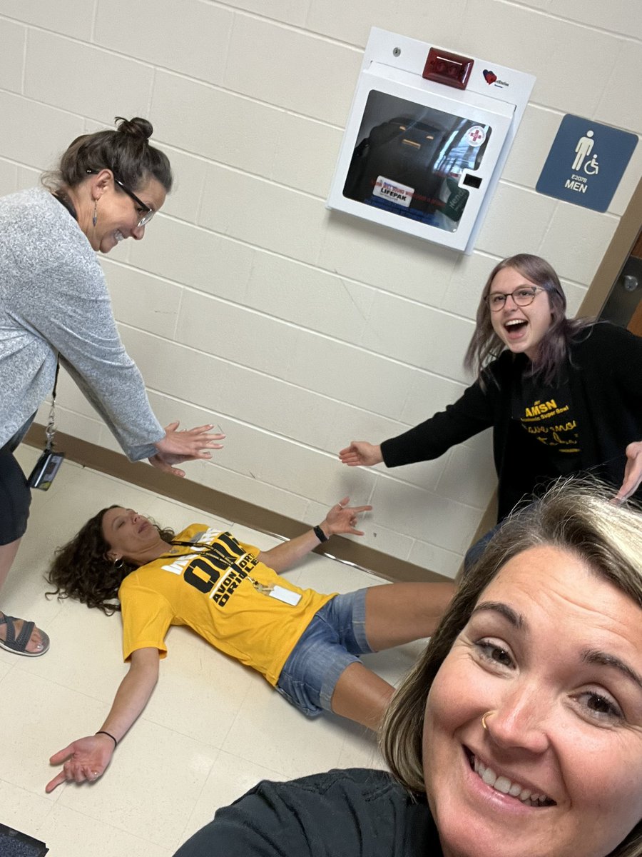 mjbugsmom's tweet photo. @avonnorth1 Look what we got caught doing https://t.co/o8vpV7wFb4