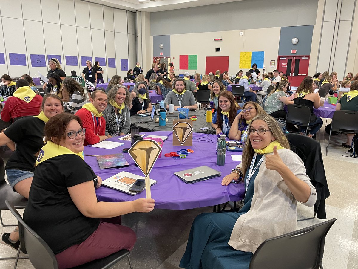 melannpero's tweet image. The Dirty Yellow team! #ktisummit @JENTONEY #gamification