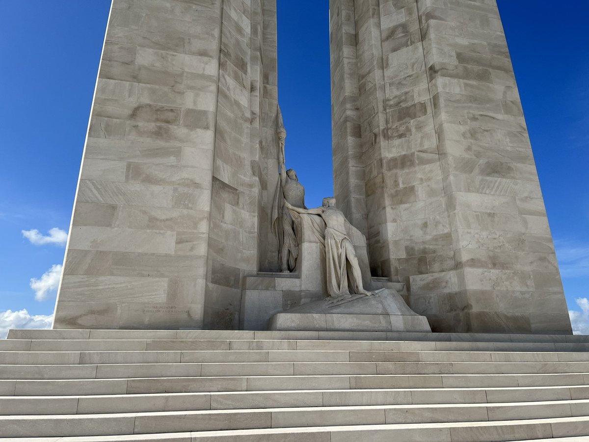 catebelbin's tweet photo. This sacred place is and will always be one of my favourite places. โค๏ธ๐จ๐ฆ. #RememberVimy #CanadaRemembers https://t.co/K2oVlKOJbt