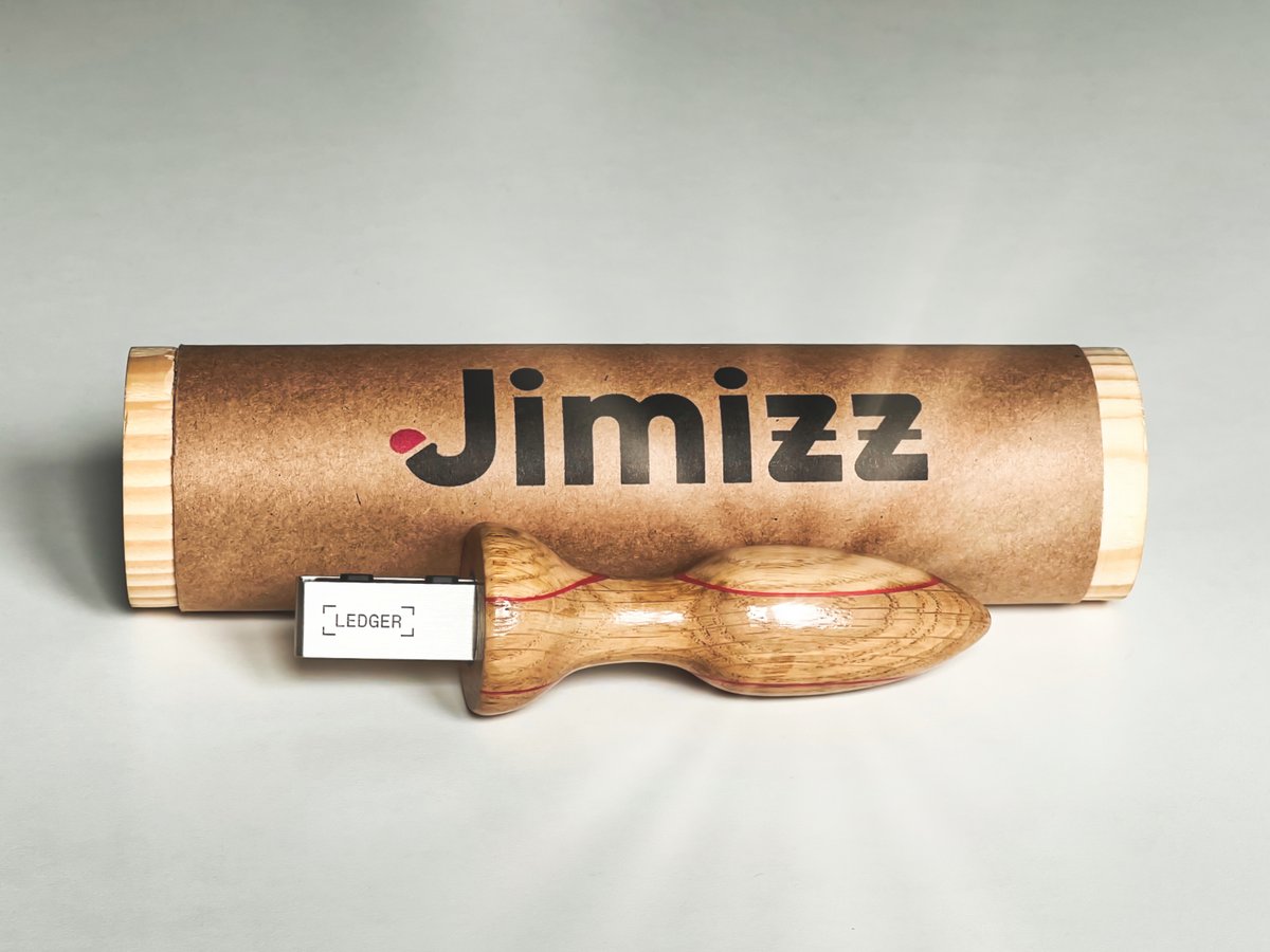 _jimizz's tweet image. Keep your cryptos warm with our infamous hardwallet-plug! 🚀🔥

- Win one + @Ledger Nano S Plus + 250$ of Jimizz! 

To play:

👉 RT this tweet
👉 Follow @_jimizz
 
Draw 🗓️: 08/02/22

#JMZ #GrabTheBullByTheBalls $JMZ