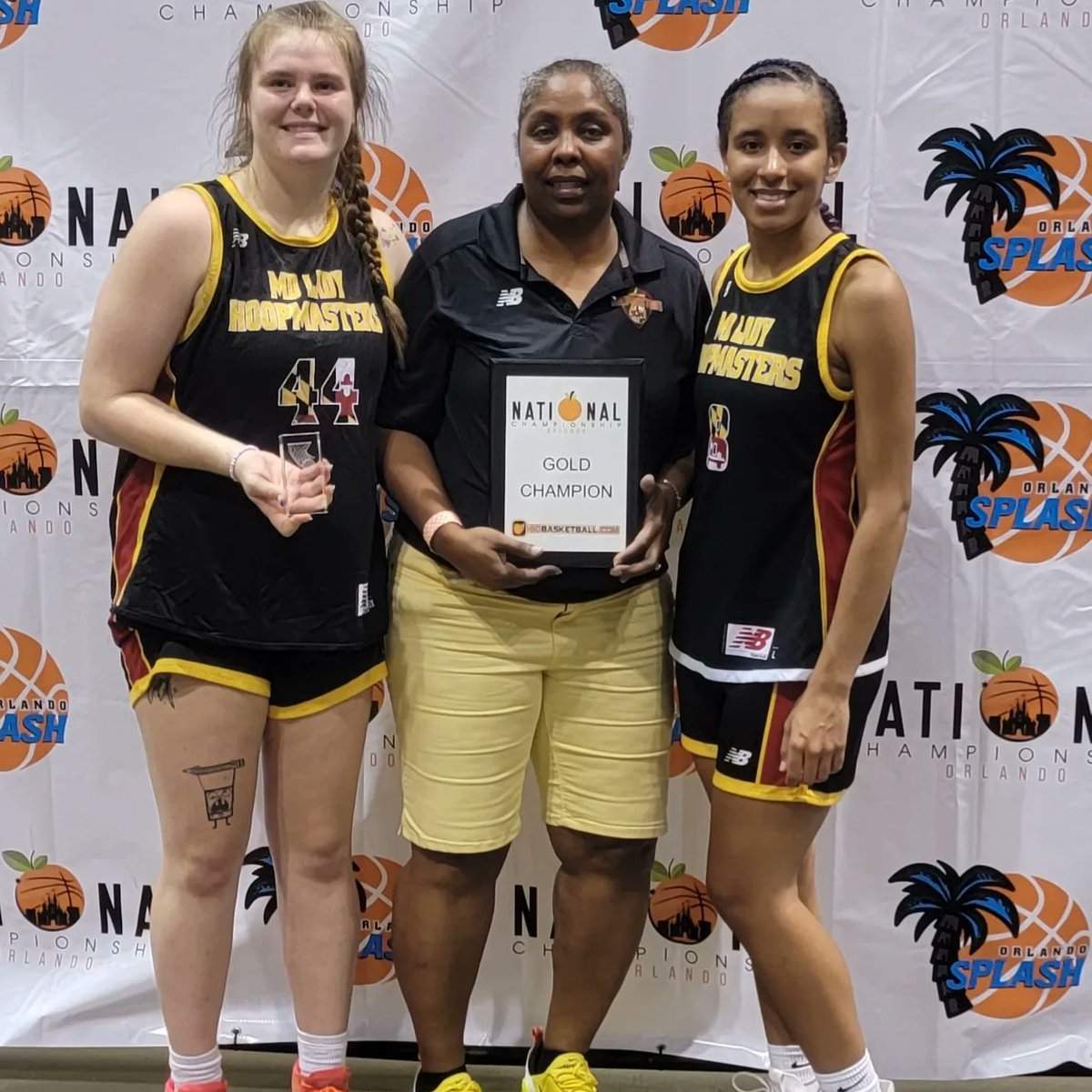 MDHoopmastersLC's tweet photo. @LiskaJenna @_raynamiller_ we did it again. 2 yrs in a row. @LaTonyaHardy18 https://t.co/VSX0aMnx7K