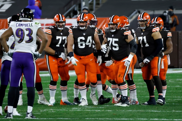 tha_buffalo's tweet photo. ICYMI

 last night on @DWTB_ , we talked about how the OL needs to be fully healthy in 2022 to elevate the run game into elite status as RBs can't do it all 

In 2020 Nick Chubb w/ 190 attempts had 556 yards before contact

In 2021 w/ 228 attempts? only 567 YBC 

#OLMatters https://t.co/AaWoXQf9pZ