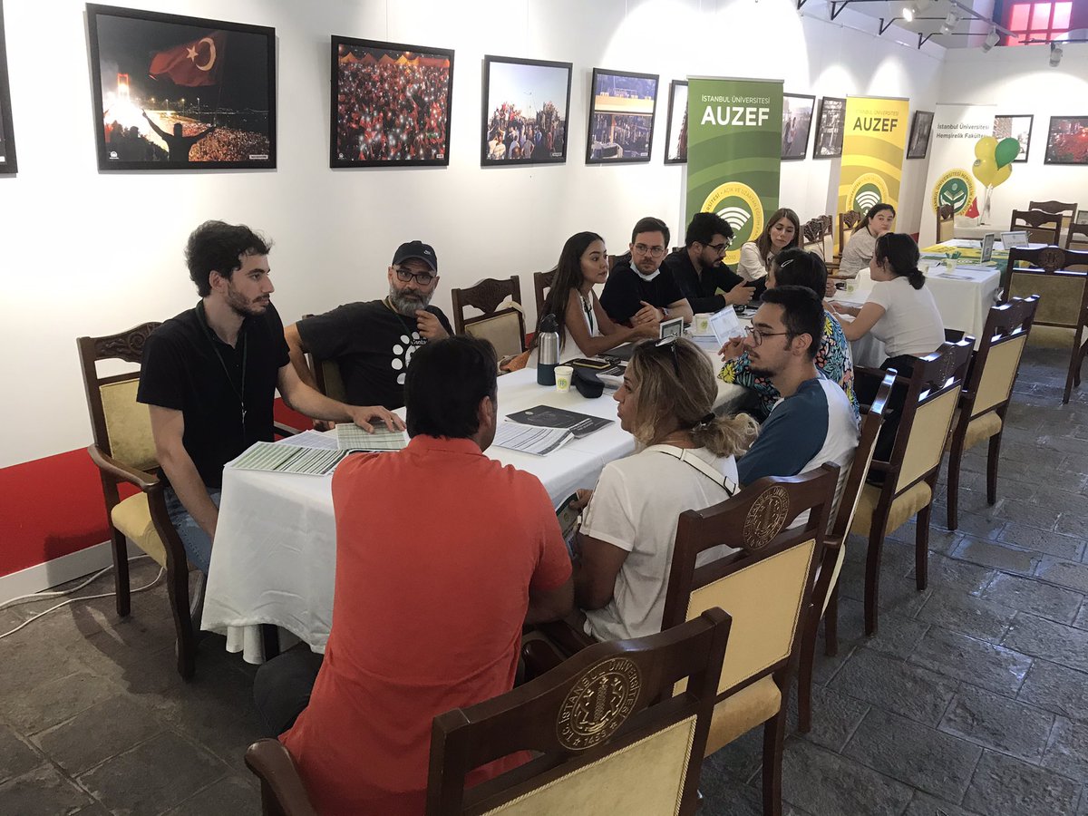Tanıtım Günleri’nde ikinci günü tamamladık. Fakültemiz hocaları, aday öğrencilerimize bölümlerimiz ve fakültemiz hakkında bilgiler verdi. Tanıtım günleri için yarın da İÜ Rektörlük Binası’ndayız. 🍃
