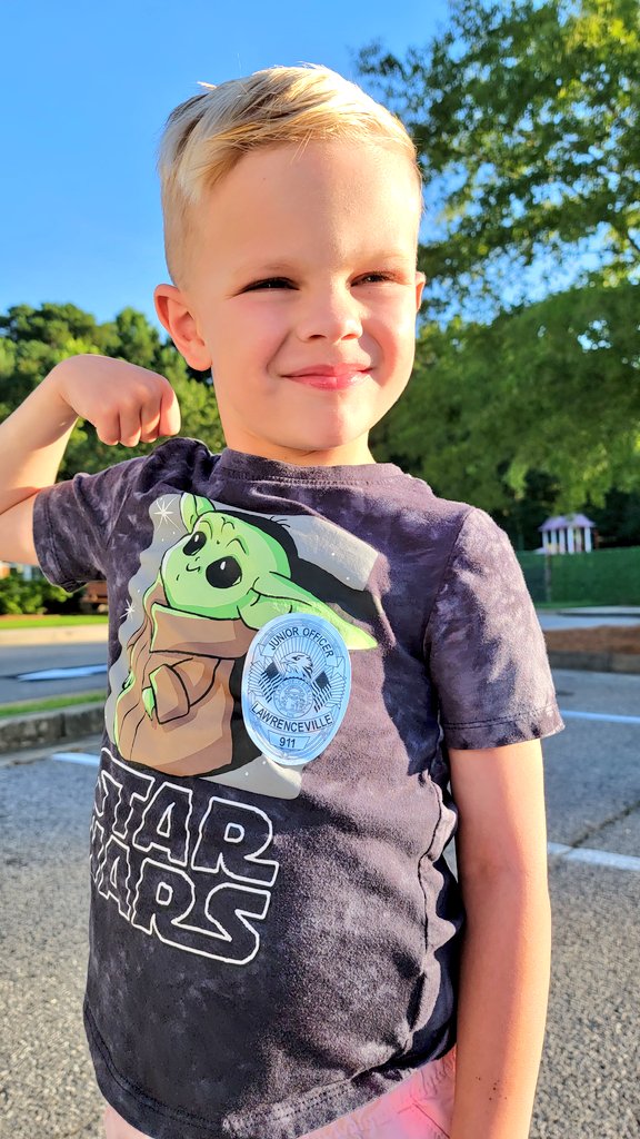 jax_massey's tweet photo. Mom got a ticket. I got a sticker!
@LawrencevillePD 👮‍♂️ #theDTL 

#SafetyFirst #HandsFree #handsfree4safety @gohsgeorgia https://t.co/i8r2YR40Za
