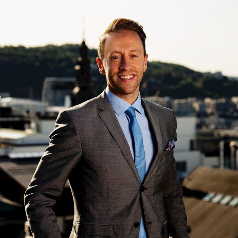 I morgen går vi i studio med <a href="/MariusEvensen/">Marius Tegnander Evensen</a>! Erfaringsmessig så blir disse episodene blant sesongens beste, vi skal ta for oss 10-17. plass forrige sesong pluss de tre nyopprykkede lagene. Spørsmål til oss? (Forresten, de neste 7 dagene vil det komme 3 nye episoder, kjøyhh),