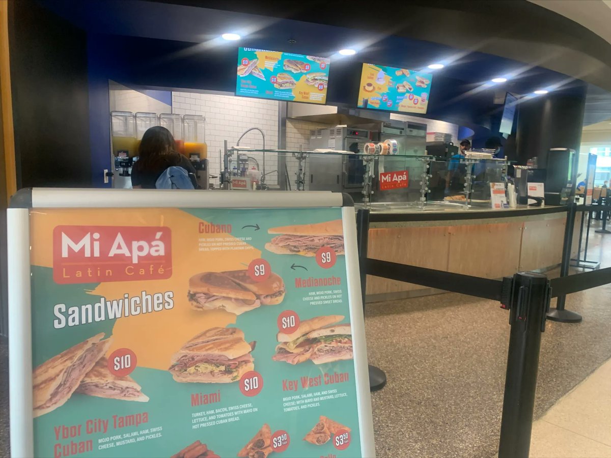 UF_BSD's tweet photo. Mi Apa and Fat G's are the Reitz this week! Don't miss out on the opportunity to eat their delicious cuisines!
#UFDining #MiApa #FatGs https://t.co/ajxkGYp4SR